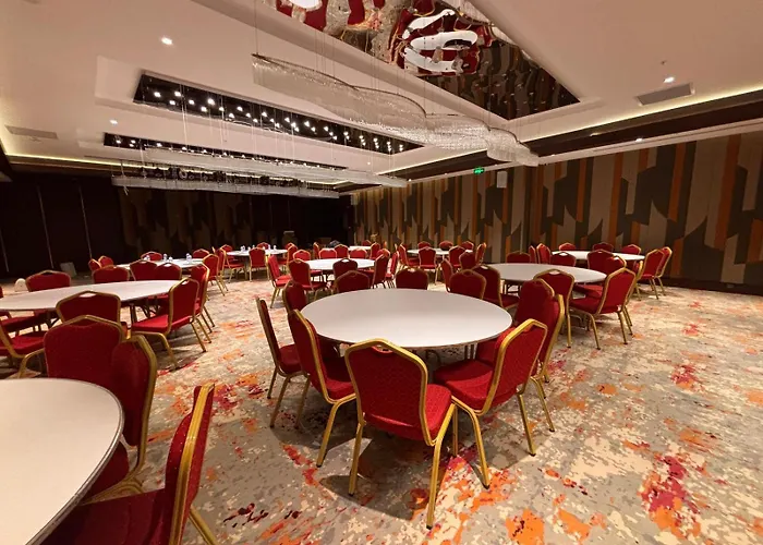 Otel Azura World