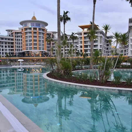 Wyndham Hotel *