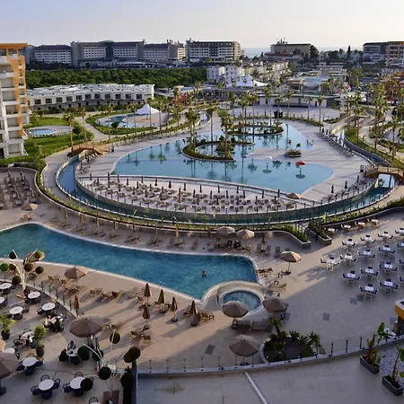 Wyndham Hotel *