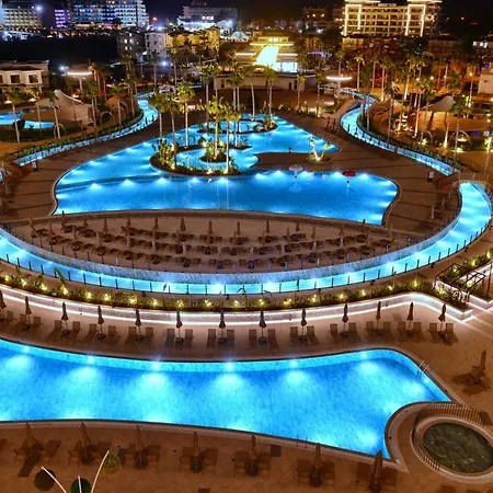 Wyndham Hotel *