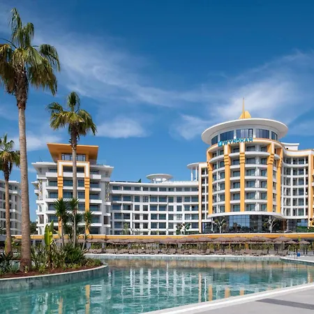 Wyndham Hotel *