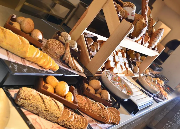 Отель Azura World