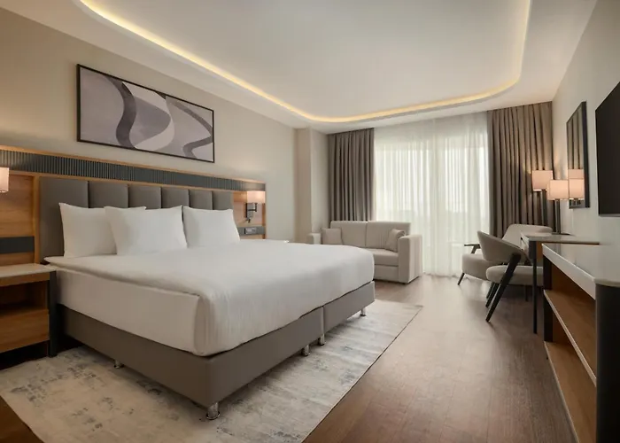 Azura World Hotel