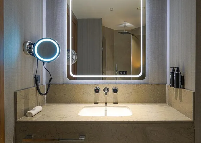 Отель Azura World