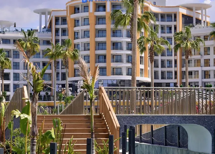 Hotel Azura World 5*